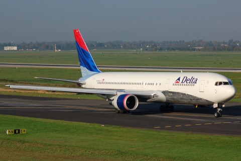 N394DL - 767-324(ER) - Delta Air Lines - DUS - 05-10-2007