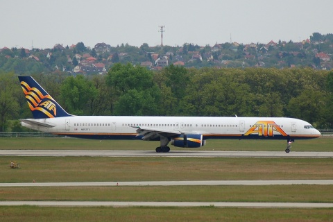 N552TZ - 757-33N - ATA Airlines - BUD - 03-05-2007