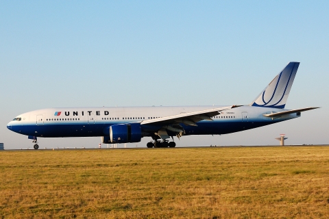 N769UA - 777-222 - United Airlines - CDG - 05-08-2007