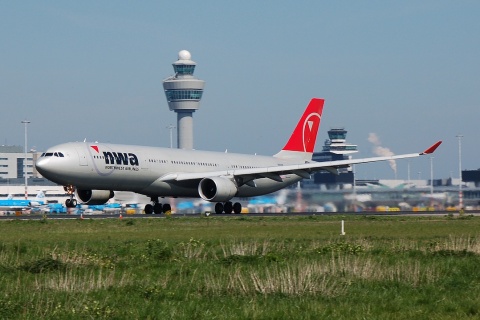 N802NW - A330-323 - Northwest Airlines - AMS - 21-04-2007
