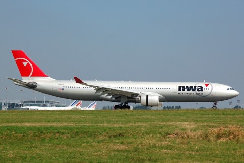 N803NW - A330-323 - Northwest Airlines - CDG - 04-08-2007
