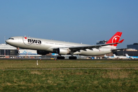 N813NW - A330-323 - Northwest Airlines - AMS - 10-03-2007