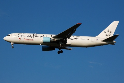 OE-LAT - 767-31A(ER) - Austrian Airlines - VIE - 10-08-2007n