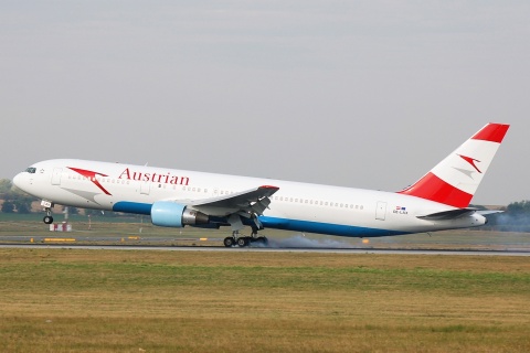 OE-LAX - 767-3Z9(ER) - Austrian Airlines - VIE - 09-08-2007b
