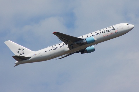OE-LAZ - 767-3Z9(ER) - Austrian Airlines - VIE - 09-08-2007b