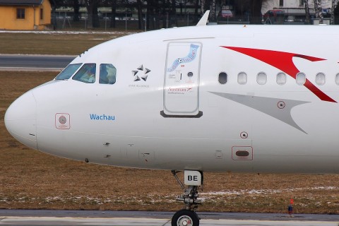 OE-LBE - A321-211 - Austrian Airlines - INN - 05-01-2008b