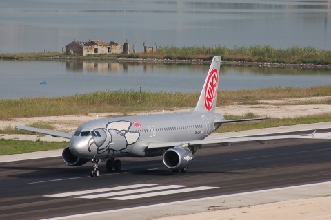 OE-LEO - A320-214 - Niki - CFU - 26-06-2007b