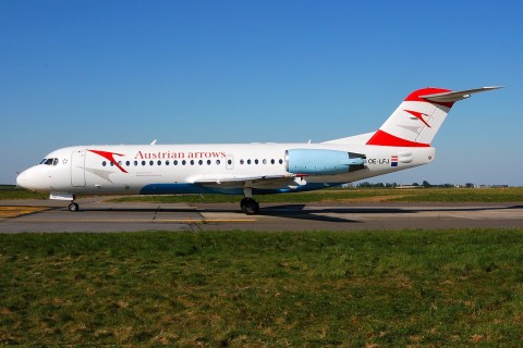 OE-LFJ - Fokker 70 - Austrian Arrows - BRU - 01-05-2007