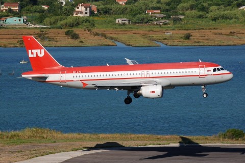 OE-LTU - A320-214 - LTU Austria - CFU - 28-06-2007