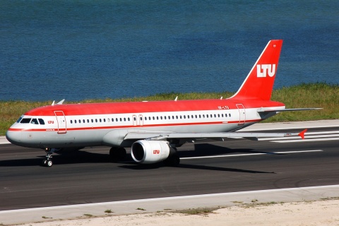 OE-LTU - A320-214 - LTU Austria - CFU - 28-06-2007b