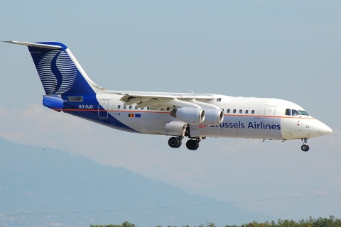 OO-DJQ - RJ85 - Brussels Airlines - GVA - 02-10-2007