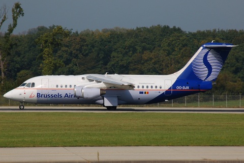 OO-DJX - RJ85 - Brussels Airlines - GVA - 02-10-2007b