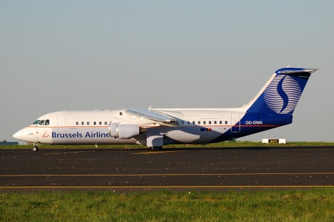 OO-DWA - RJ100 - Brussels Airlines - BRU - 01-05-2007b