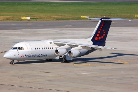 OO-DWJ - RJ100 - Brussels Airlines - WAW - 20-09-2007b