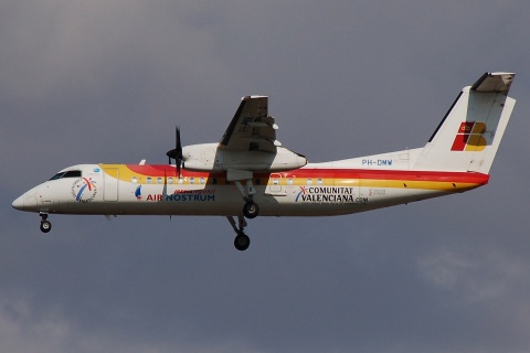 PH-DMW - DHC-8-315 - Iberia Regional - MAD - 08-10-2007