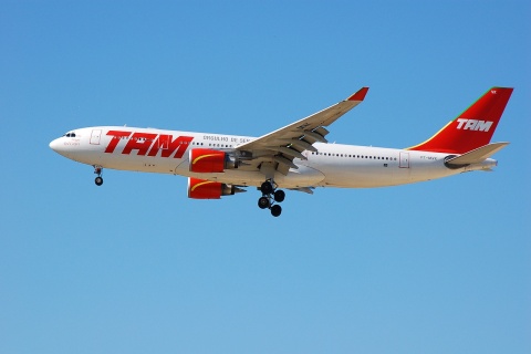 PT-MVK - A330-203 - TAM Linhas Aereas - CDG - 05-08-2007