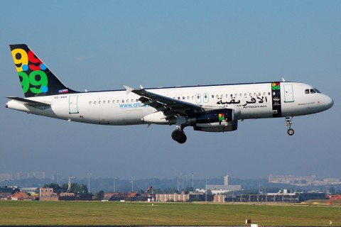 S5-AAA - A320-231 - Afriqiyah Airways - BRU - 06-10-2007