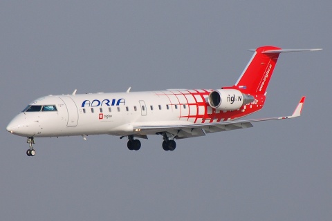 S5-AAD - CRJ-200LR - Adria Airways - VIE - 09-08-2007
