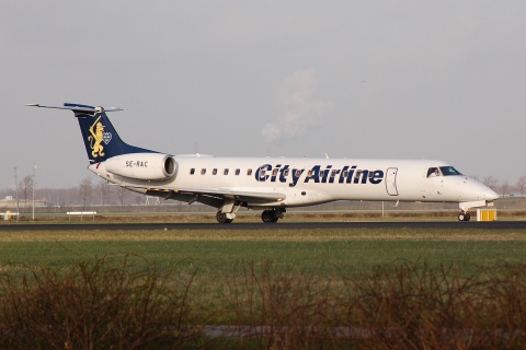 SE-RAC - ERJ-145LR - City Airline - AMS - 10-03-2007b