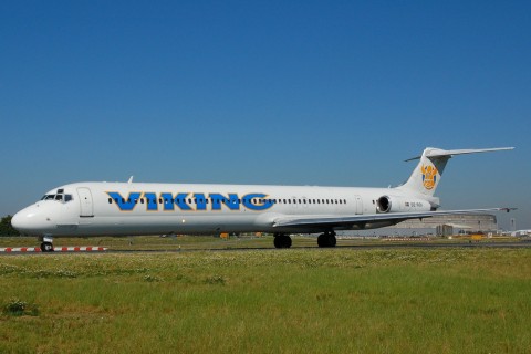 SE-RDI - MD-83 - Viking Airlines - CDG - 05-08-2007b