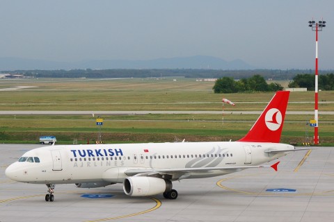 TC-JPA - A320-232 - Turkish Airlines - BUD - 28-08-2007