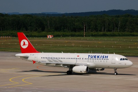 TC-JPF - A320-232 - Turkish Airlines - CGN - 18-05-2007