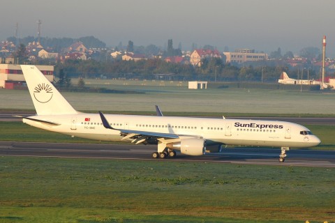 TC-SNC - 757-2Q8(WL) - SunExpress - WAW - 20-09-2007b