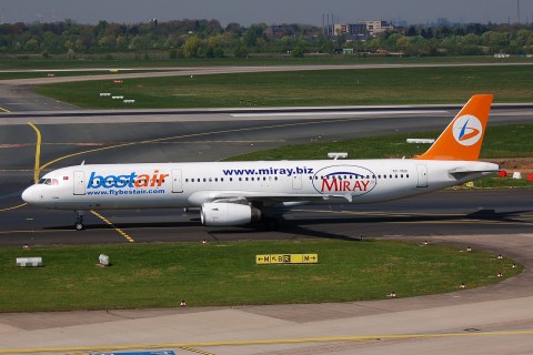 TC-TUC - A321-131 - Best Air - DUS - 14-04-2007b