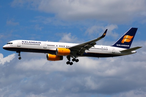 TF-FIN - 757-208(WL) - Icelandair - FRA - 07-07-2007