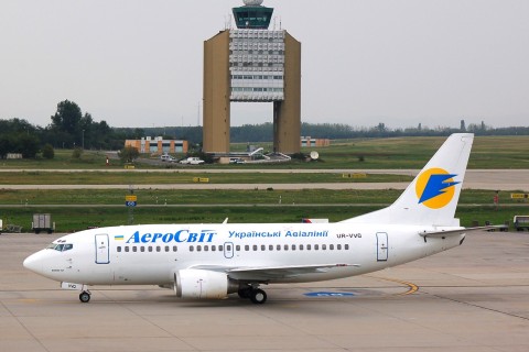 UR-VVQ - 737-5L9 - AeroSvit Airlines - BUD - 28-08-2007b