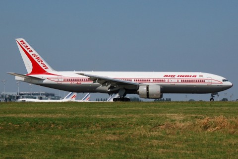 VT-AIK - 777-222(ER) - Air India - CDG - 04-08-2007