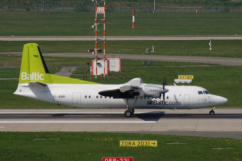 YL-BAR - Fokker 50 - Air Baltic - DUS - 14-04-2007b
