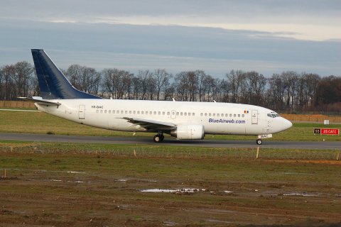 YR-BAC - 737-377 - Blue Air - CRL - 10-01-2007
