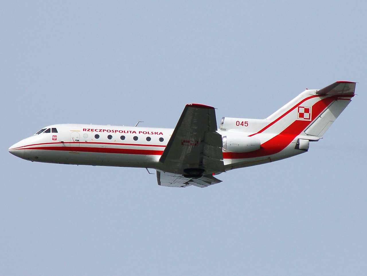 045 - Yakovlev Yak-40 - Rzeczpospolita Polska - BRU - 27-04-2008