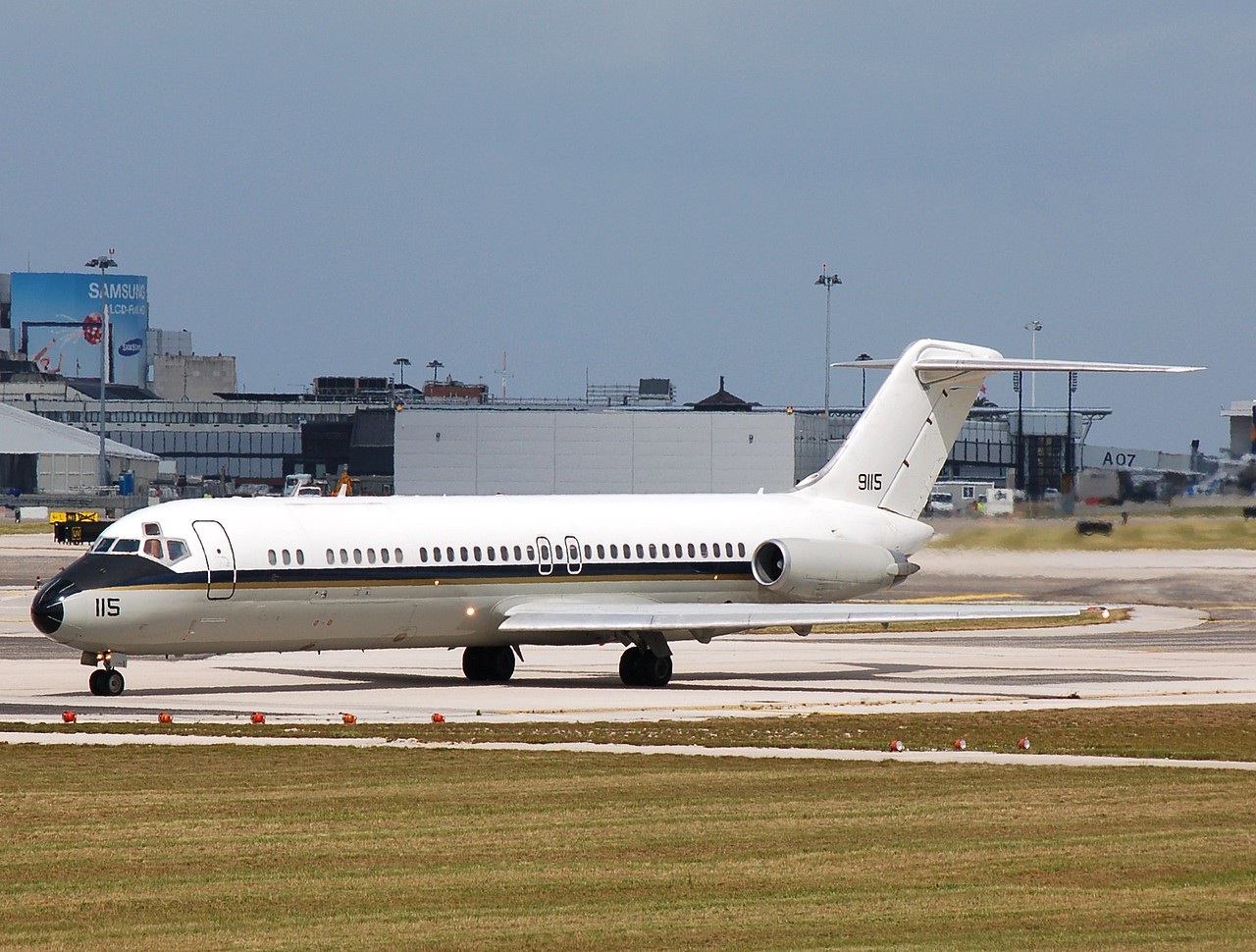 159115 - DC-9-32CF (C-9B Skytrain II) - United States Navy - LIS - 30-05-2008