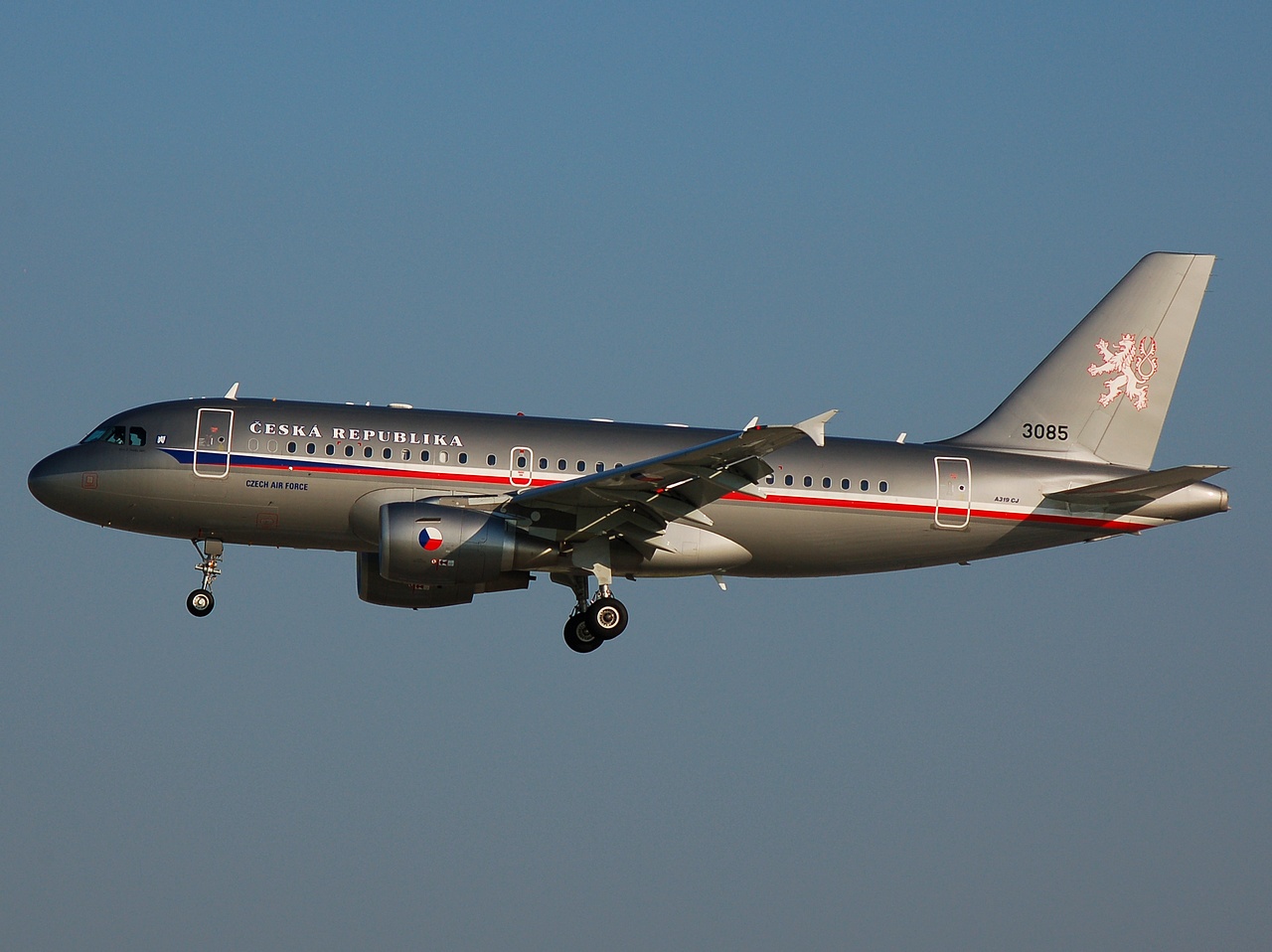 3085 - A319-115ACJ - Czech Air Force - PRG - 30-06-2008