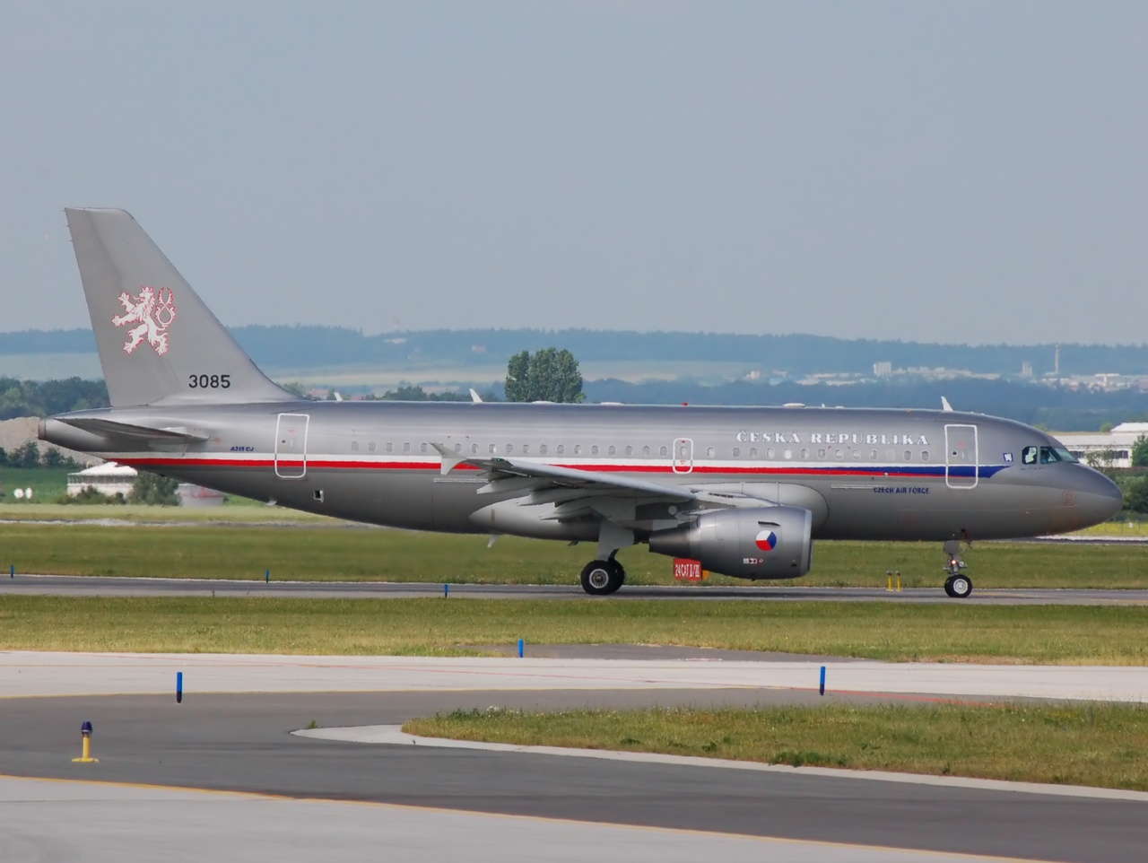 3085 - A319-115X - Czech Air Force - PRG - 30-06-2008b