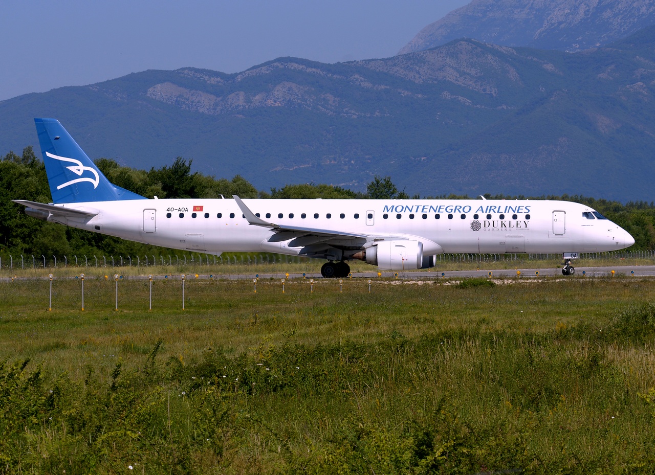 4O-AOA - ERJ-195LR (ERJ-190-200 LR) - Montenegro Airlines - FCO - 10-06-2008b