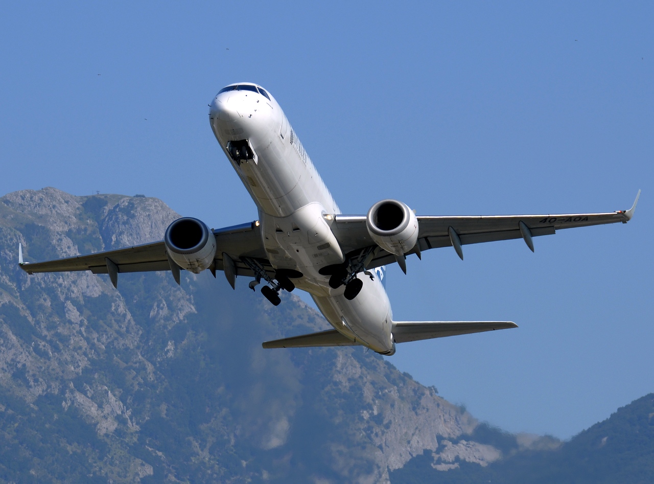 4O-AOA - ERJ-195LR (ERJ-190-200 LR) - Montenegro Airlines - FCO - 10-06-2008c