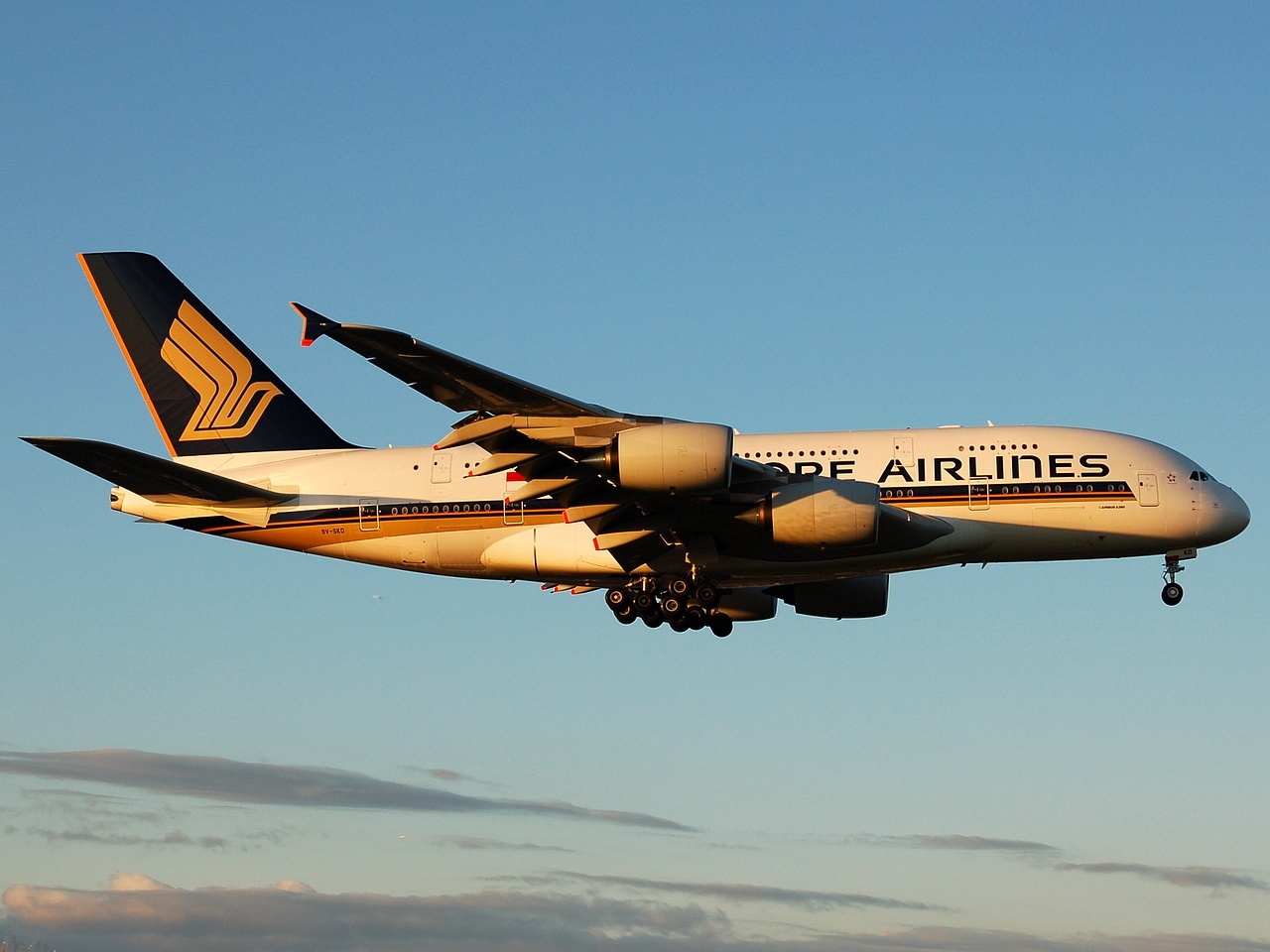 9V-SKD - A380-841 - Singapore Airlines - LHR - 12-07-2008