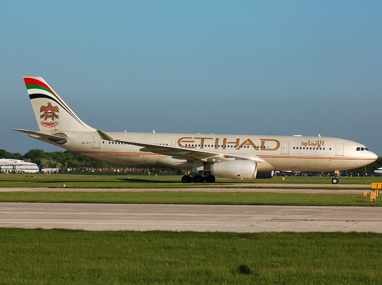 A6-EYI - A330-243 - Etihad Airways - LGW - 13-05-2008