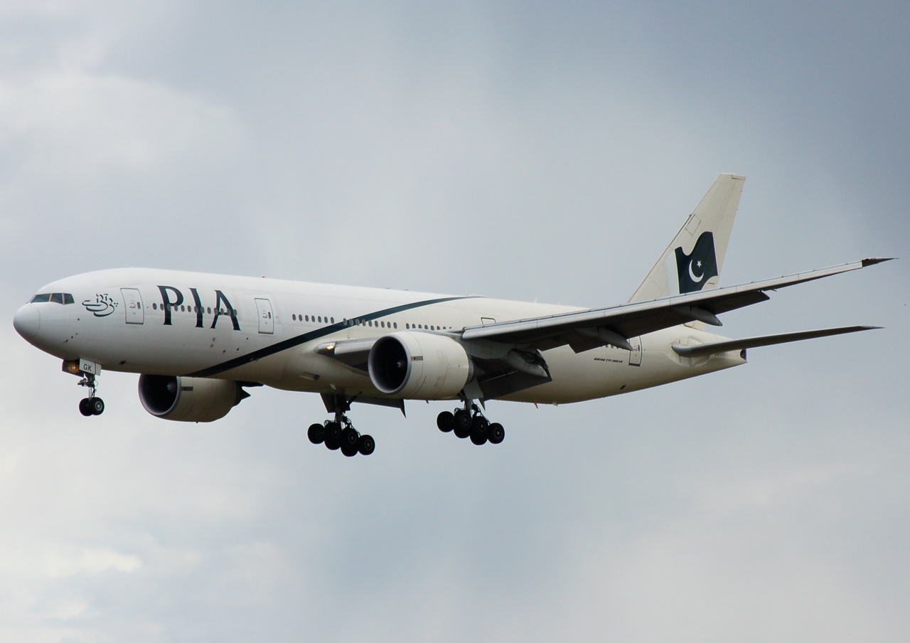 AP-BGK - 777-240(ER) - PIA Pakistan International Airlines - OSL - 24-06-2008