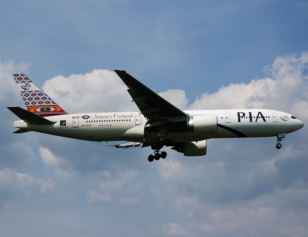 AP-BHX - 777-240(ER) - PIA Pakistan International Airlines - LHR - 12-05-2008