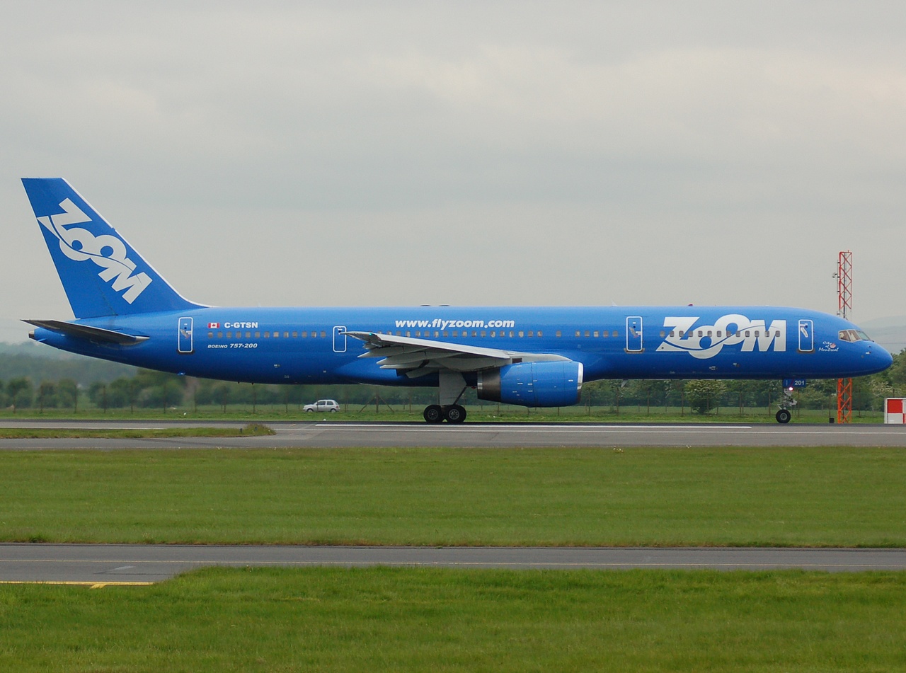 C-GTSN - 757-28A - Zoom Airlines - GLA - 16-05-2008b