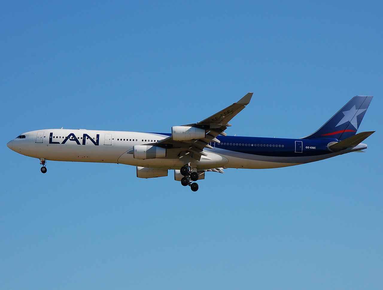 CC-CQC - A340-313E - LAN Airlines - FRA - 10-05-2008