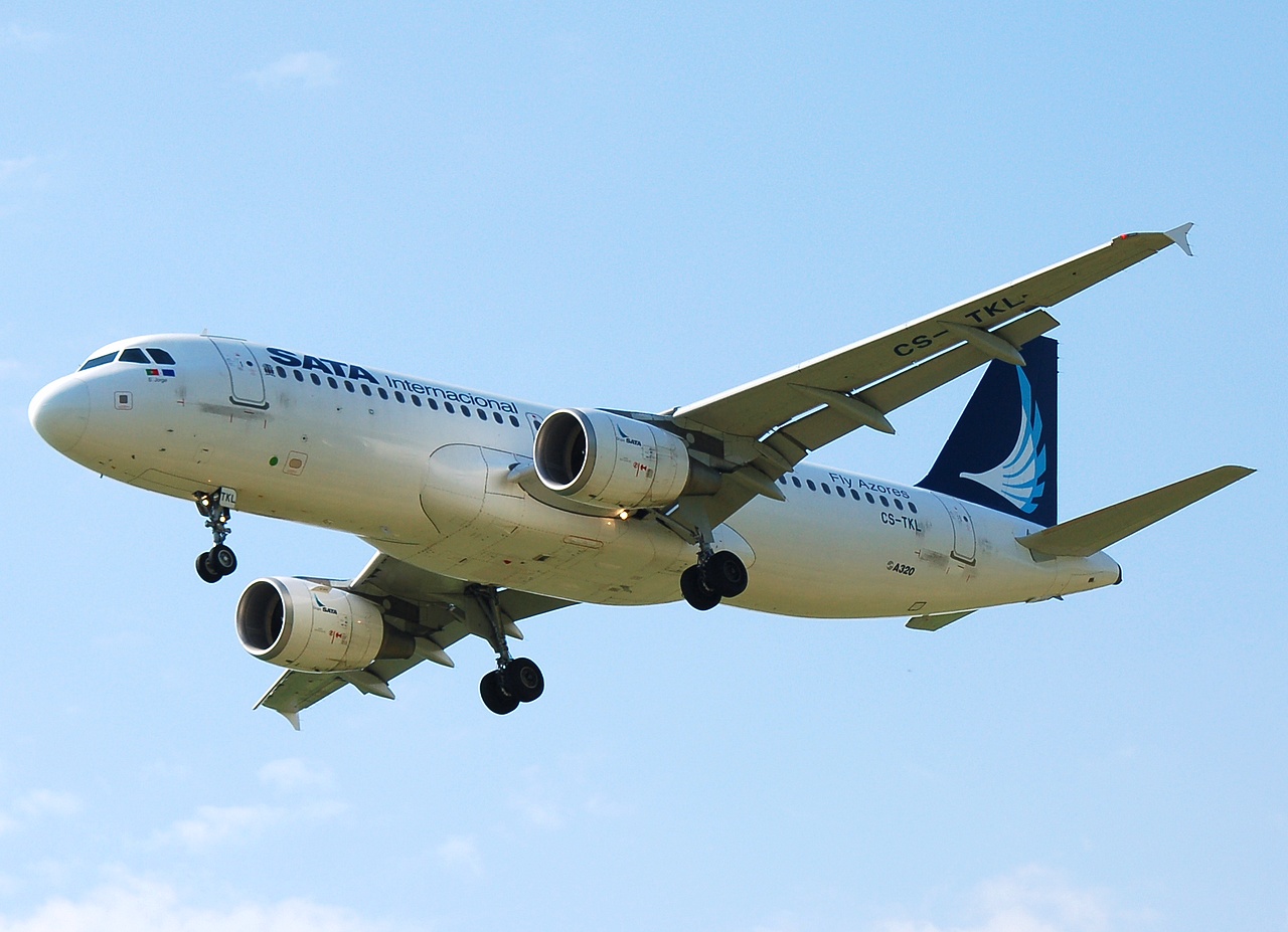 CS-TKL - A320-214 - SATA International - LGW - 13-05-2008