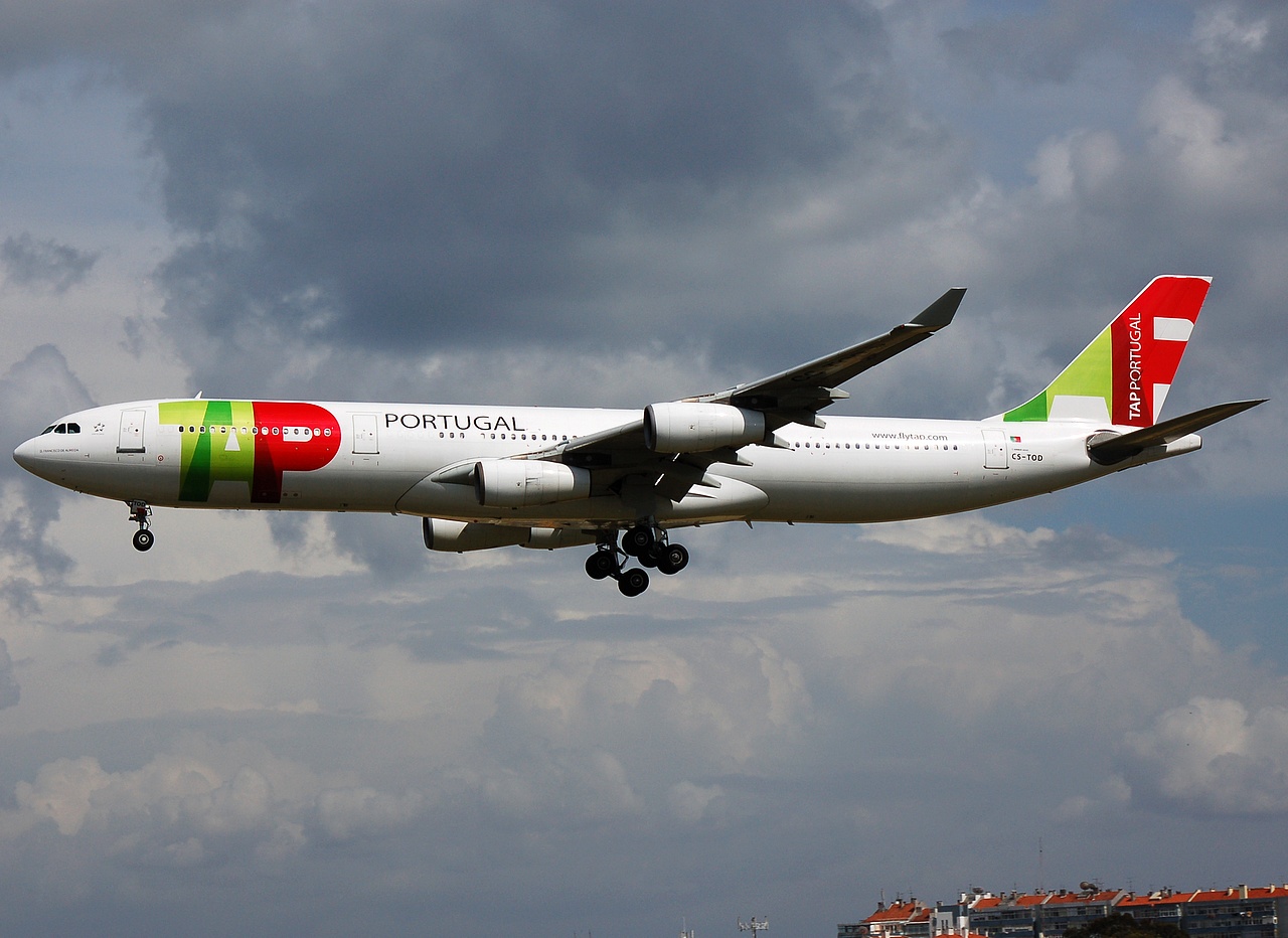 CS-TOD - A340-312 - TAP _ Air Portugal - LIS - 29-05-2008