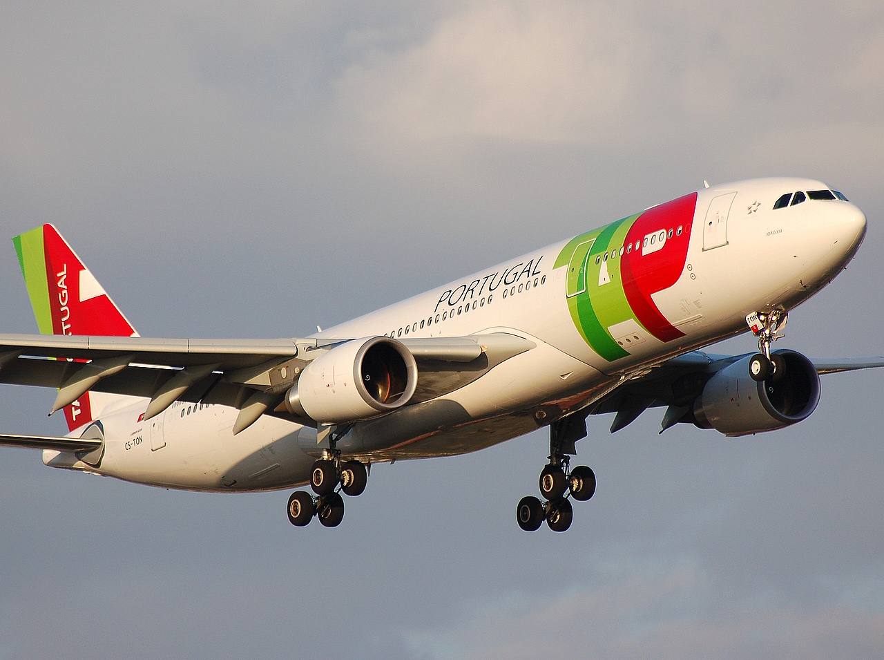 CS-TON - A330-202 - TAP _ Air Portugal - LIS - 31-05-2008