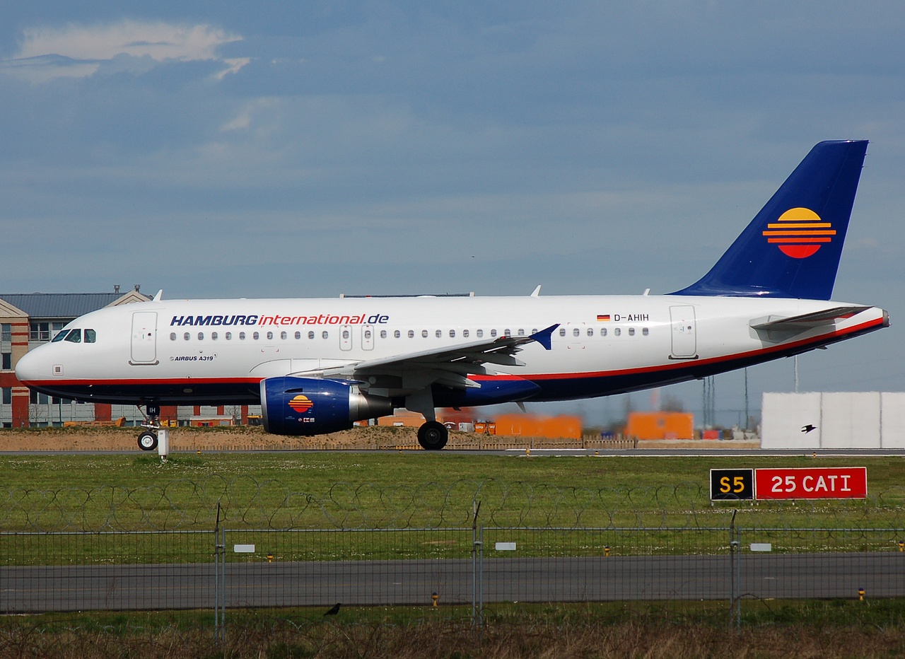 D-AHIH - A319-111 - Hamburg International Airlines - CRL - 20-04-2008