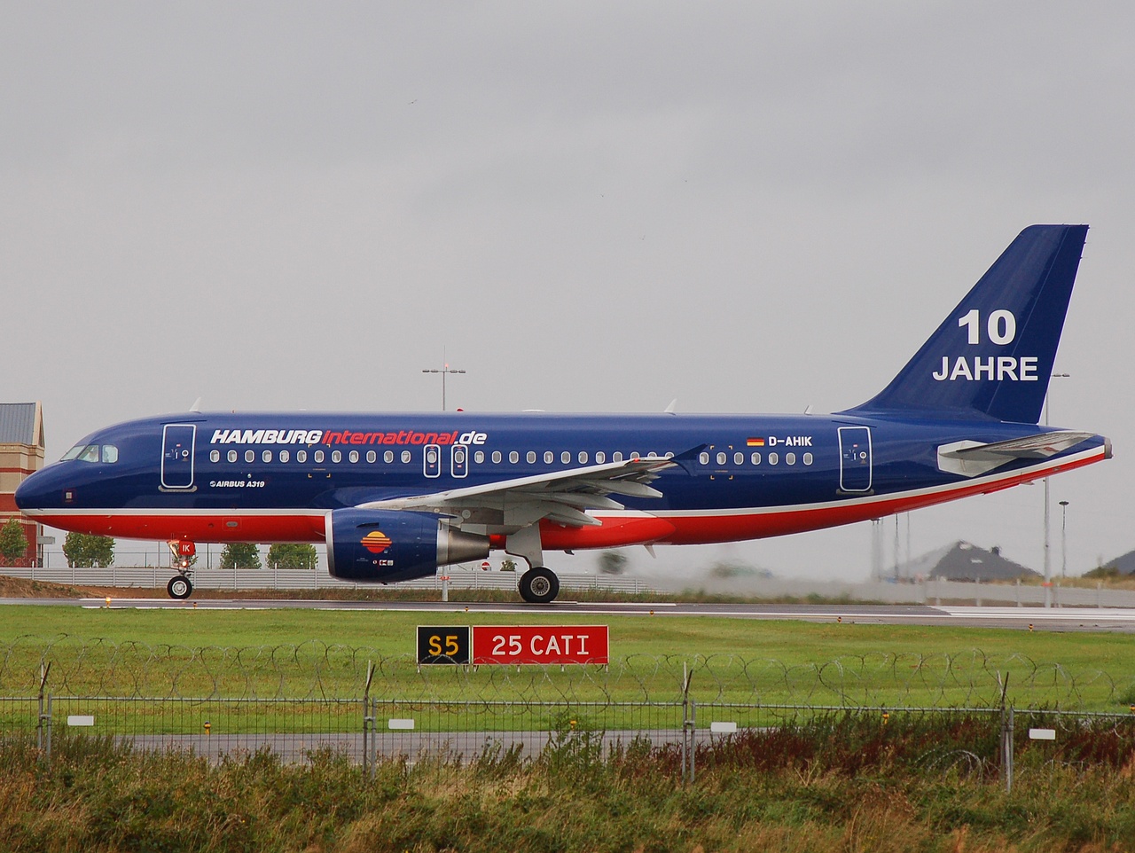 D-AHIK - A319-111 - Hamburg International Airlines - CRL - 07-09-2008